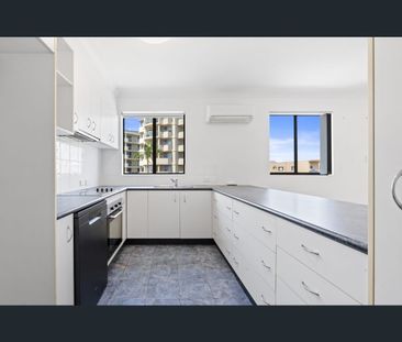 32/490 Marine Parade, Biggera Waters, Qld 4216 - Photo 3
