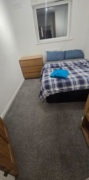 Room in a Shared Flat, Clarence Lane, SW15 - Photo 1