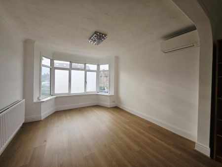 4 bedroom detached house to rent - Photo 3