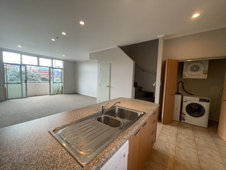 City fringe 2 bedroom apartment with 1 parking space - Photo 4