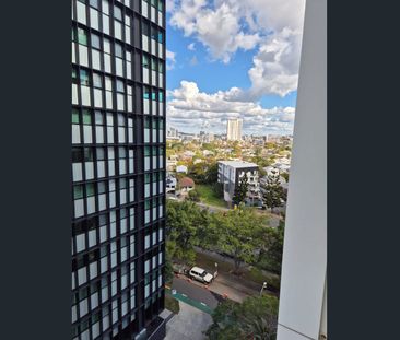 For Rent - Stylish Studio Unfurnished Bills included! - Photo 3