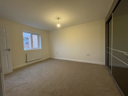 4 bedroom semi-detached house to rent - Photo 5