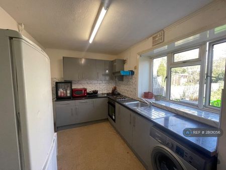 3 bedroom terraced house to rent - Photo 4