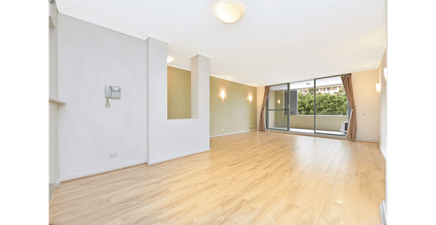 Modern & Spacious 3 Bedroom Apartment with Double Garage in the Portofino Building – Perfect for Family Living - Photo 1