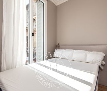 Rue Bassano, - Photo 3