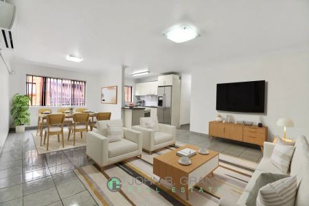 “SPACIOUS FIRST FLOOR APARTMENT!” - Photo 3