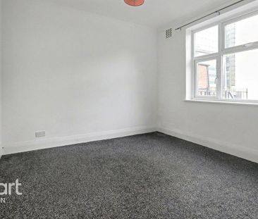 3 bedroom flat to rent - Photo 2