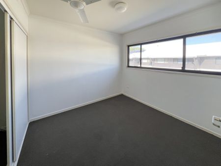 Modern Townhouse Minutes To The Beach! - Photo 4