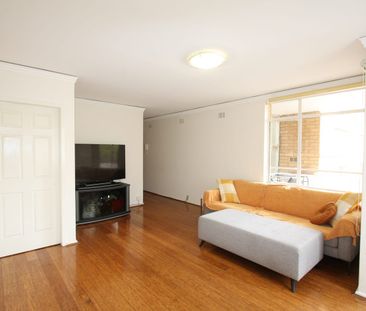 FURNISHED 2-bedroom apartment. 400-meter, easy walk to Chatswood tr... - Photo 1