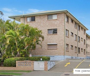 Neat & Tidy 2 Bedroom Apartment with Secure Parking - Photo 1