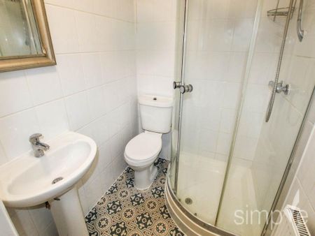 1 bedroom in a house share to rent - Photo 5