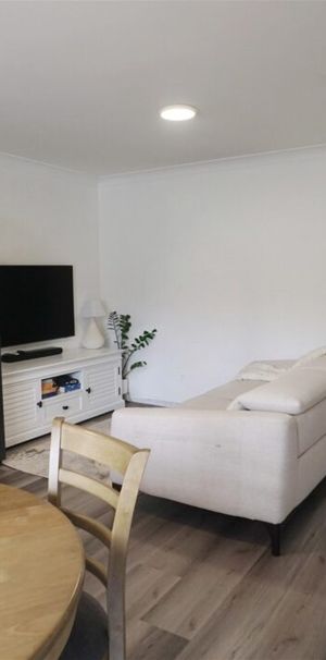 Stylish newly renovated apartment - Photo 1