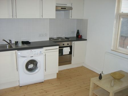 1 Bedroom Apartment - Photo 2