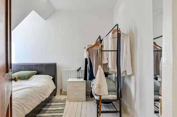 Sutton Lodge, Guildford, GU1 - Photo 1