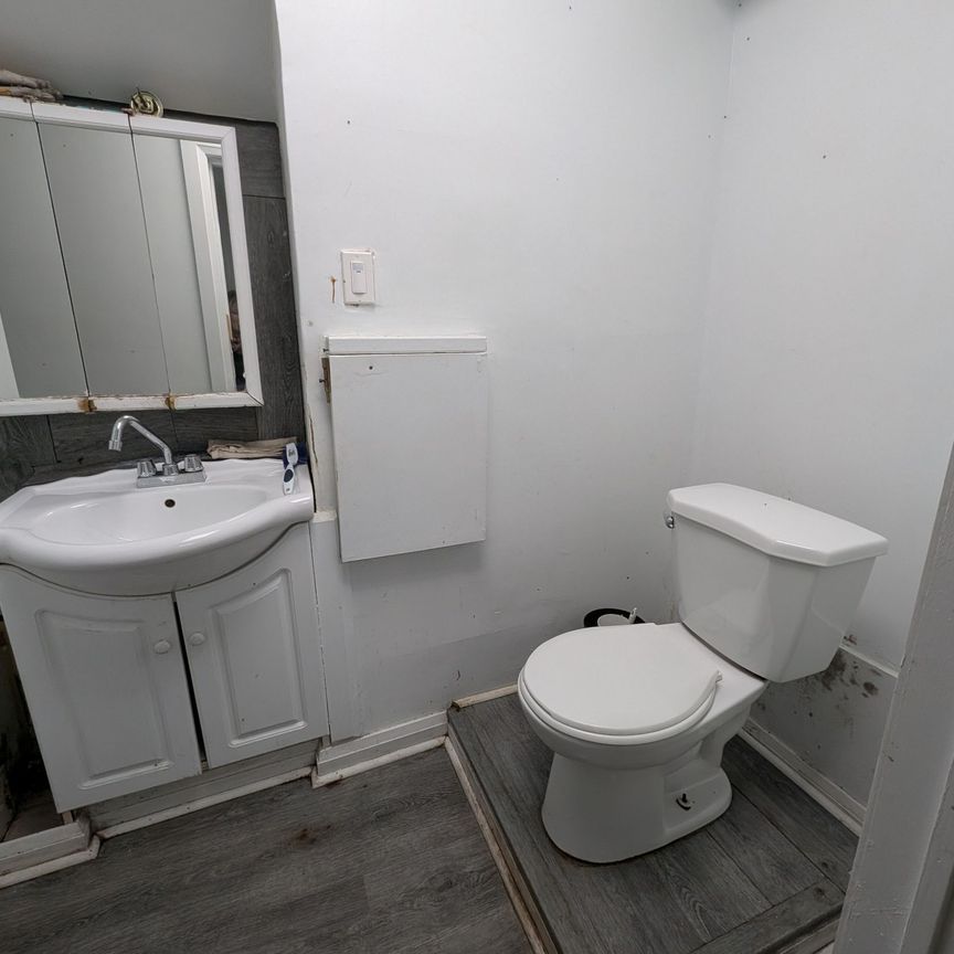 For Lease - 2823 Danforth Avenue Unit# Lower Level - bedroom #2, Toronto, Ontario - Photo 1