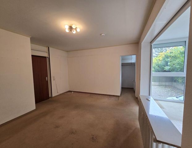 Aktuell in Renovierung - großzügige 2-Zi. Wohnung mit Balkon! - Photo 1