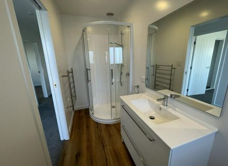 Modern one bedroom unit - Photo 5
