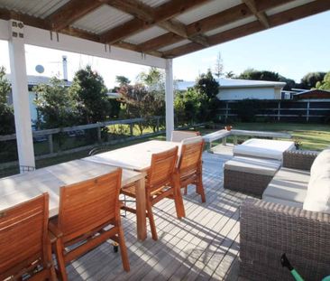 Simple and Sweet - Photo 1