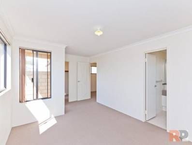 Modern 3 Bedroom Townhouse for Rent in Nollamara - Your Perfect Family Home Awaits! - Photo 1