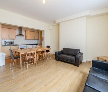 8 bedroom terraced house to rent - Photo 1