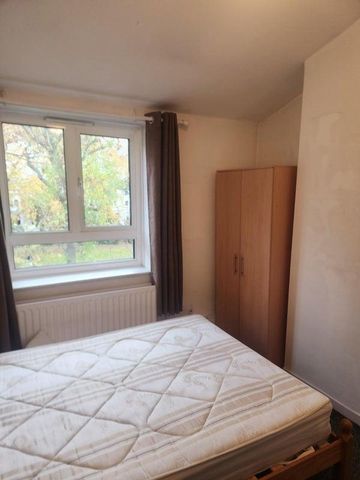1 bedroom in a flat share to rent - Photo 2