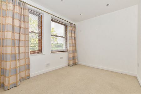 5 bedroom detached house to rent - Photo 2