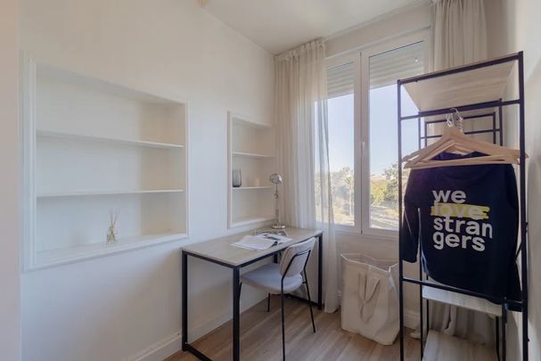 Avinguda de Jacinto Benavente, Valencia, Valencian Community 46005 - Photo 1