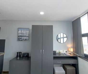 Borough Road - Photo 1