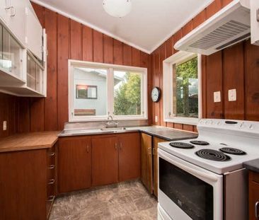 This spacious, tidy, and sunny two-bedroom unit offers comfortable ... - Photo 6