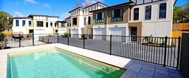 MODERN THREE BEDROOM TOWNHOUSE with Shared Pool - Photo 1