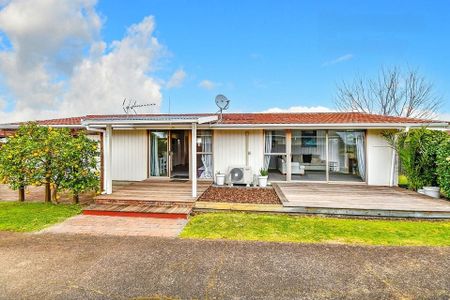 Light-Filled Family Home with Entertainers’ Deck a - Photo 2
