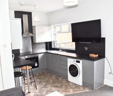 5 bedroom terraced house to rent - Photo 1