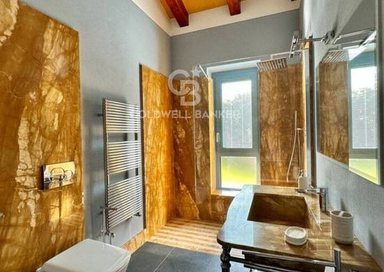 via crociale, Pietrasanta, Tuscany 55045