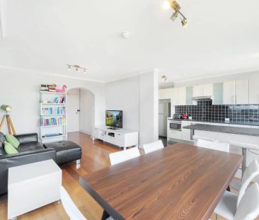 Stunning Apartment With Sweeping Views In Prime Cammeray Location - Photo 6