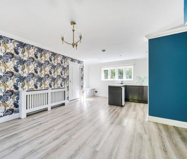 2 bedroom semi-detached house to rent - Photo 2