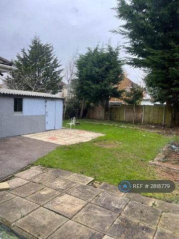 1 bedroom in a house share to rent - Photo 3