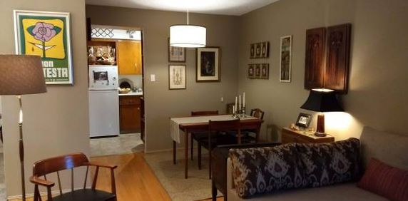 Fully furnished one bedroom apartment one year rental James Bay - Photo 2