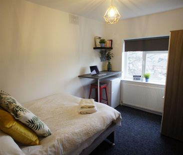 1 bedroom in a house share to rent - Photo 1