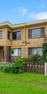 Charming One-Bedroom Unit in Picturesque Swansea - Photo 4