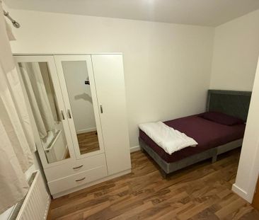 1 bedroom in a house share to rent - Photo 6