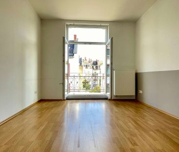 *RICHTIG TOLLE WOHNUNG MIT DESIGN-PARKETT, BALKON u. EBK* - Photo 1