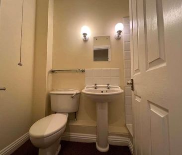 Ashgrove House, Elland, HX5 - Photo 2