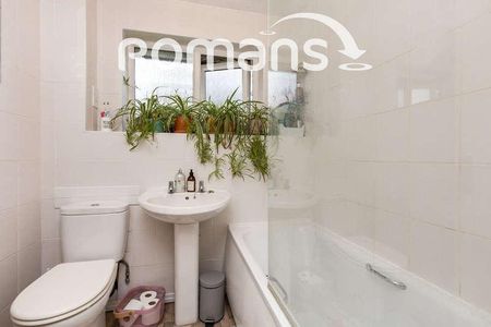 Chantry Mews, RG22 - Photo 4