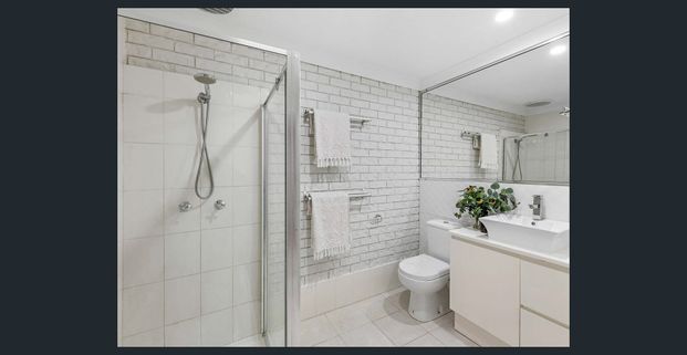 Charming 3 Bedroom Townhouse in the Heart of Balmoral and moment to Oxford Street - Photo 1