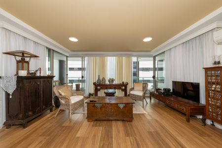 Inner City Living at Its Best � Stylish Cento Apartment! - Photo 5