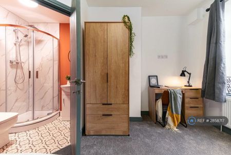 1 bedroom in a house share to rent - Photo 3