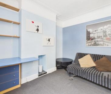 5 bedroom end of terrace house to rent - Photo 4