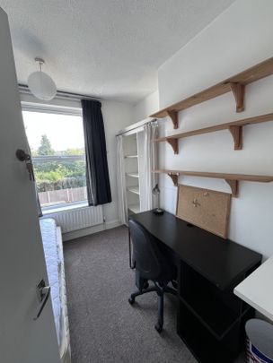 4 bed Mid Terraced House for Rent - Photo 1