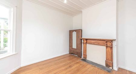 Charming three-bedroom villa - Photo 3