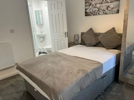 1 bedroom in a house share to rent - Photo 1